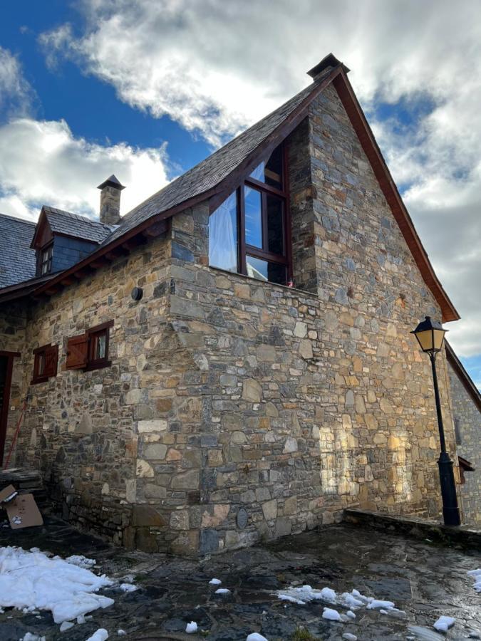 Casa De Piedra Con Encanto En El Bonito Pueblo De Bagergue Exterior photo